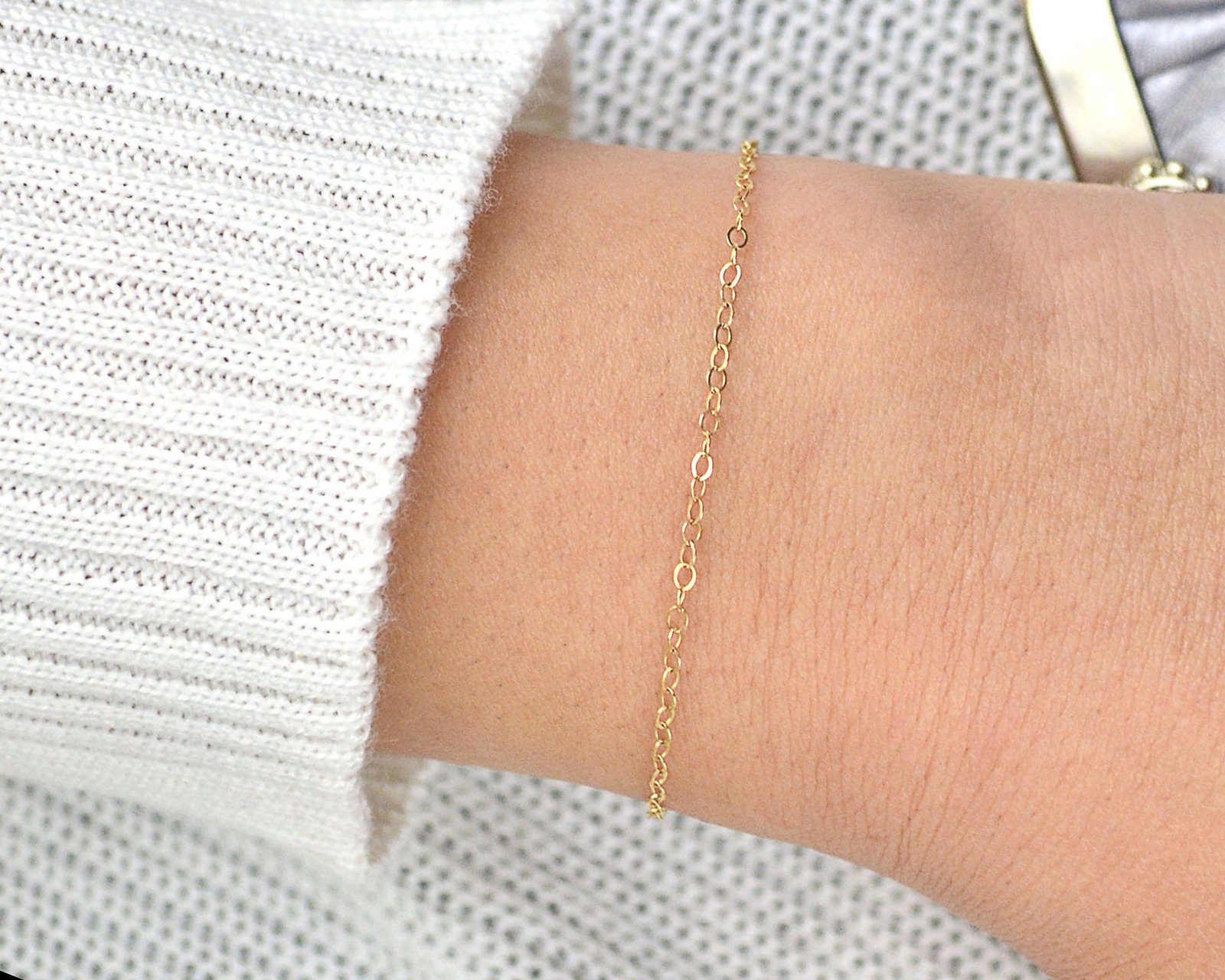 thin-gold-chain-bracelet