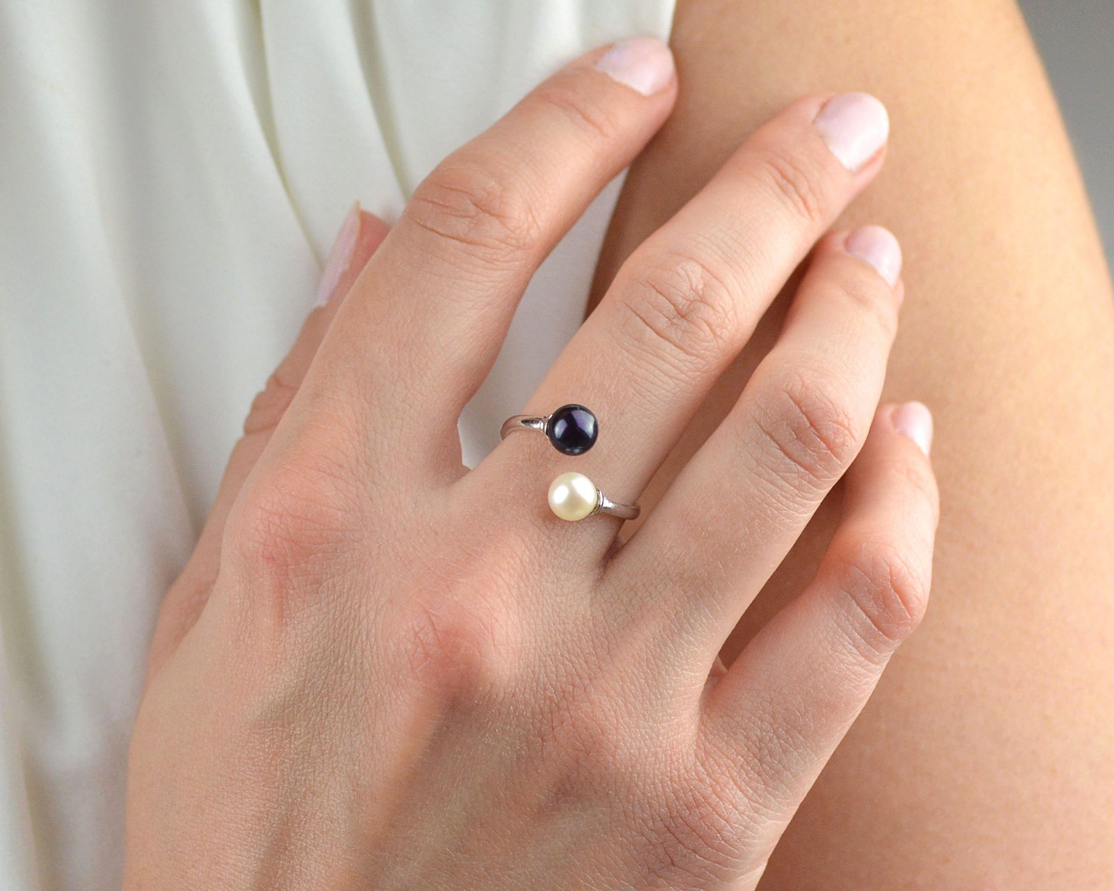 black-and-white-pearl-ring