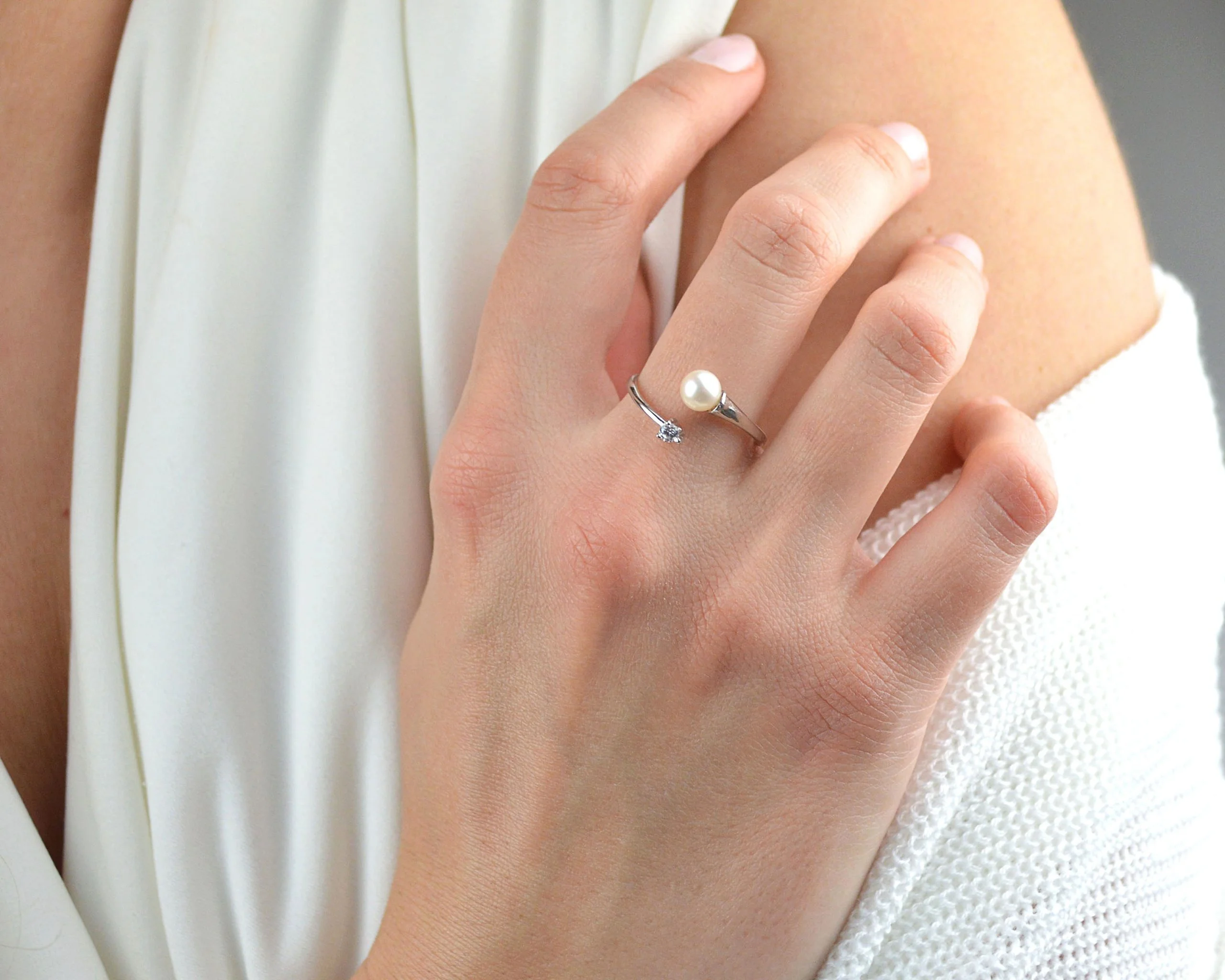 two-pearl-ring