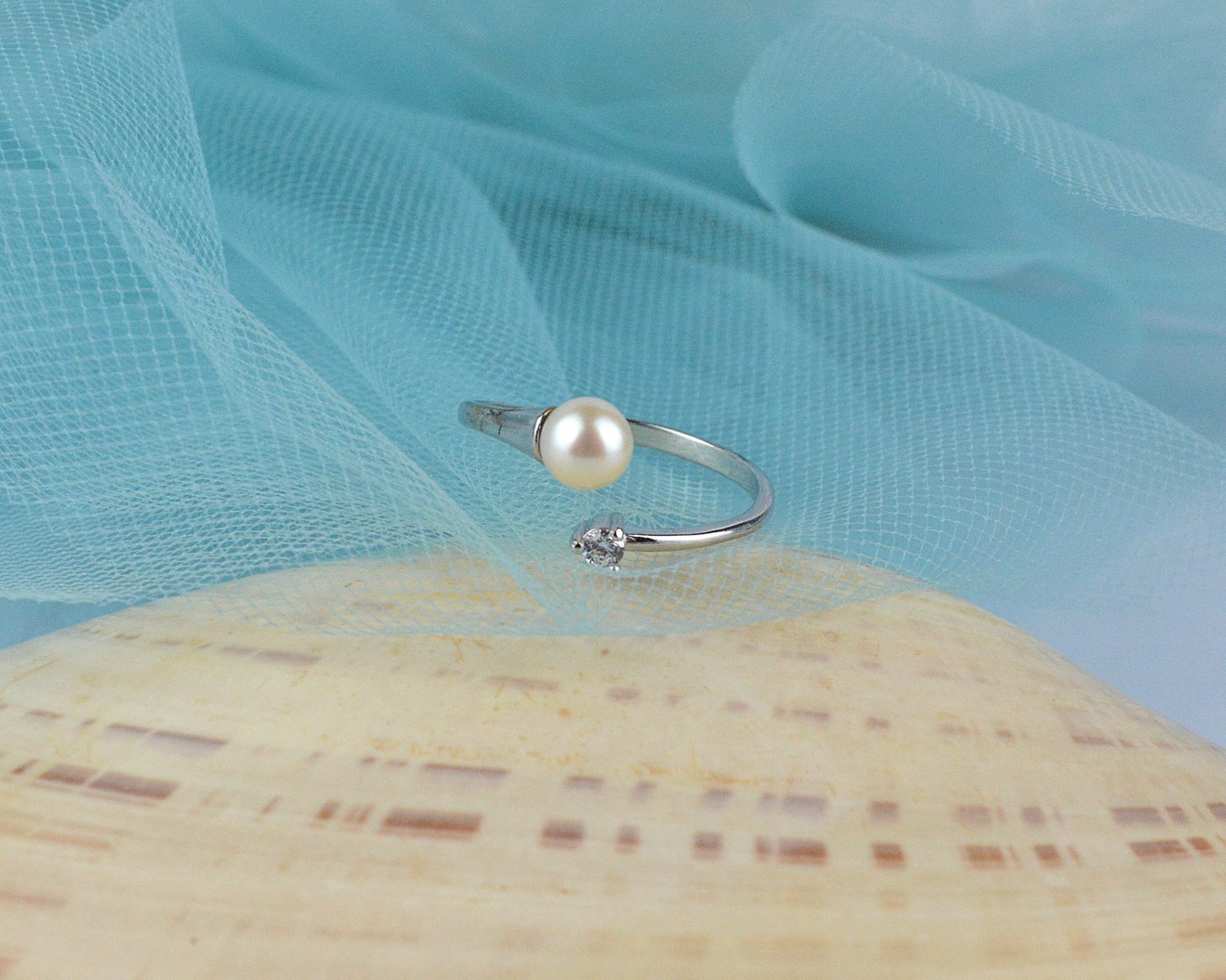 dainty-pearl-ring